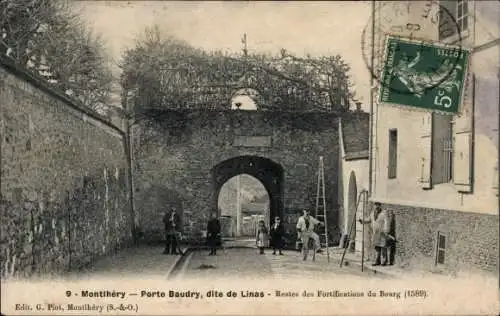Ak Montlhéry Essonne,  Porte Baudry, Restes des Fortifications du Bourg