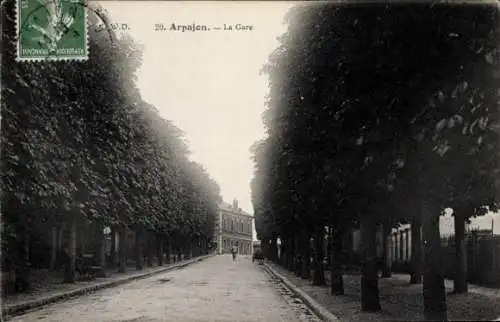 Ak Arpajon Essonne, Straße zum Bahnhof