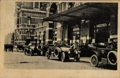 Foto Ak Cambrai Nord, Besuch von Hindenburg, Autos vor dem Bahnhof