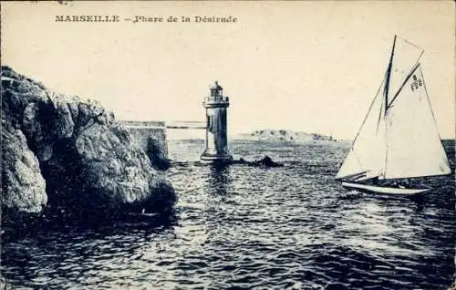 Ak Marseille Bouches du Rhône, Leuchtturm, Segelboot, Küstenlandschaft, blaue Farben