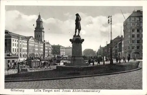 Ak Göteborg Schweden, Stadtansicht mit Statue, Lilla Torget, Jonas Ahlströmmersstaty