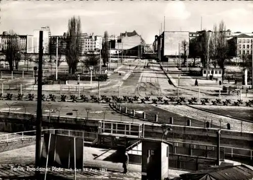 Ak Berlin Tiergarten, Potsdamer Platz, Berliner Mauer, Blick in die Leipziger Straße