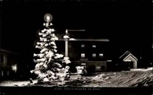 Ak Lam im Bayerischen Wald Oberpfalz, Weihnachtsbaum, Schneebedeckte Landschaft, Nachtaufnahme