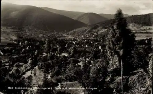 Ak Bad Blankenburg in Thüringen, Blick von den Wurmbchen Anlagen, Schwarzweißaufnahme, Gebirgi...