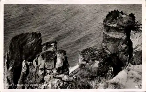 Ak Insel Hiddensee in der Ostsee, Partie an den Felsen, Meer