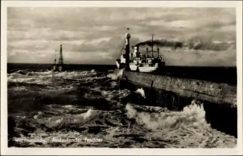 Ak Ostseebad Warnemünde Rostock, Wasser, Hafen, Auslaufender Frachter, Wellen