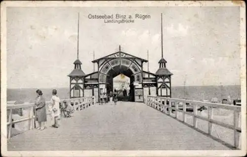 Ak Ostseebad Binz auf Rügen, Landungsbrücke