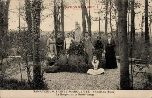 Ak Fresnes sur Marne, Sanatorium, Gruppenaufnahme von Frauen und Mädchen, Statue im Hintergrund