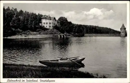 Ak Lüdenscheid im Märkischen Kreis, Schloss Oedenthal, Blick auf den See, Boot im Vordergrund,...