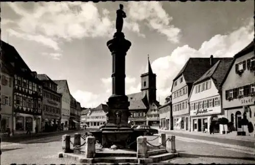 Ak Bad Neuhaus Bad Neustadt an der Saale Unterfranken, Marktplatz, Brunnen mit Statue