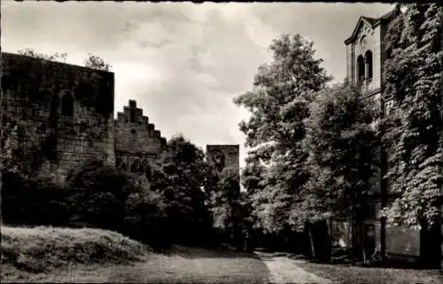 Ak Bad Neuhaus Bad Neustadt an der Saale Unterfranken, Ruinen, Bäume, Lichtstrahlen, alte Arch...