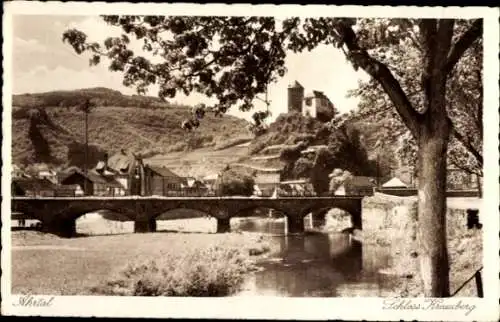 Ak Kreuzberg Altenahr im Ahrtal, Blick auf Schloss Krevaberg, Brücke, Fluss, Bäume, ländliche ...