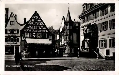 Ak Bad Kissingen Unterfranken Bayern, Marktplatz, Fachwerkhäuser, Zierbrunnen, historische Arc...