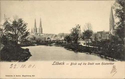 Ak Hansestadt Lübeck, Blick auf die Stadt vom Hüxterthor, zwei Kirchen mit hohen Türmen