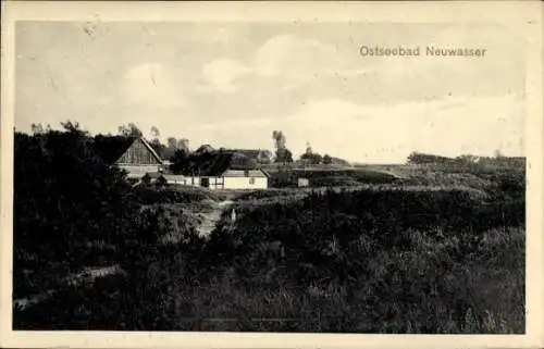 Ak Dąbki Neuwasser Pommern, Landschaft mit Häusern, Ostseebad  grünes Ufer, Wolkenhimmel