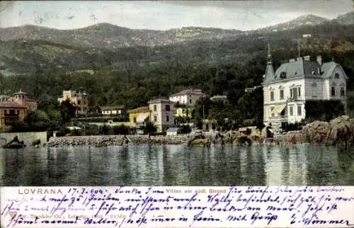 Ak Lovrana Lovran Laurana Kroatien, Villen am südlichen Strand, malerische Landschaft, ruhige ...