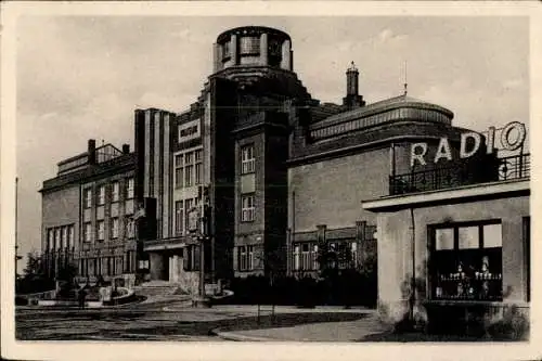 Ak Hradec Králové Königgrätz Stadt, Ansicht vom hiesigen Museum, Eingangsportal, Radio