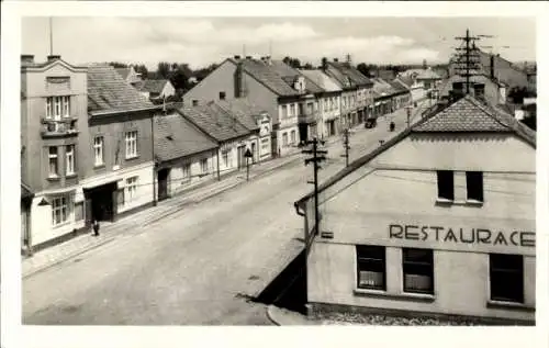 Ak Kostelec nad Labem Elbekosteletz Mittelböhmen, Straßenpartie, Restaurant