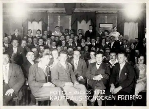 Ak Freiberg in Sachsen, Gruppenfoto, Kursus 1932, Kaufhaus Schocken, viele Personen