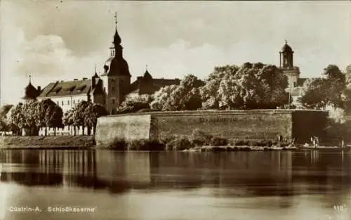 Ak Kostrzyn nad Odrą Cüstrin Küstrin Ostbrandenburg, Blick auf die Schloßkaserne