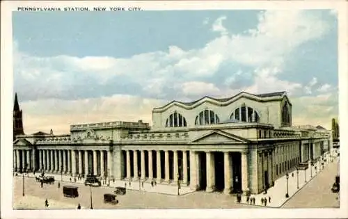 Ak New York City USA, Vorderansicht der Pennsylvania Station, große Gebäude, Wolken, Straßen