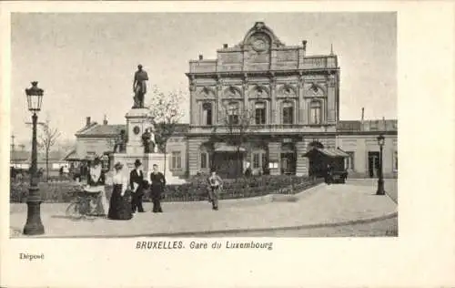 Ak Bruxelles Brüssel, Bahnhof Gare du Luxembourg, Statue, Menschen im Vordergrund