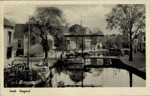 Ak Sneek Friesland Niederlande, Kanalszene in  Boote, Gebäude, Bäume, vintage Stil