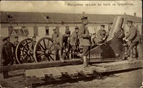 Ak Bulgarische Armee, Luftangriff auf einem Grenzübergang, Soldaten mit Mörser, 1. WK