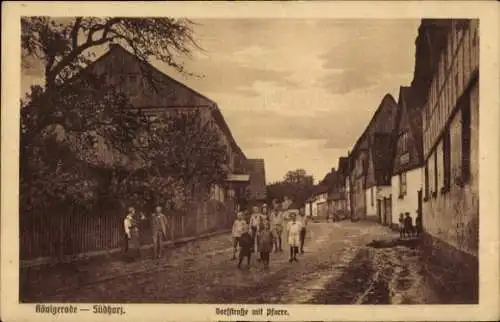 Ak Königerode Harzgerode am Harz, Dorfstraße, Pfarre, Kinder