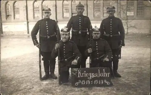 Foto Ak Deutsche Soldaten in Uniformen, Kriegsjahr 1914-1915