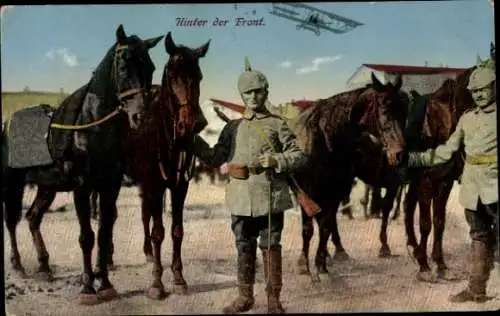 Ak Deutsche Soldaten in Uniformen, Hinter der Front, I. WK