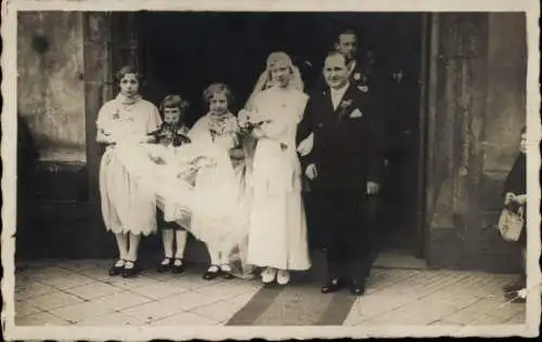 Foro Ak Hochzeitspaar mit zwei Kindern, Brautpaar