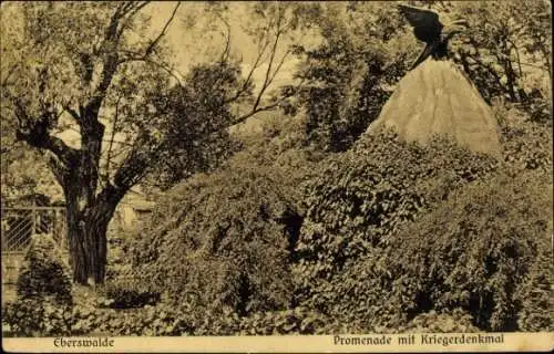 Ak Eberswalde in der Mark, Promenade, Kriegerdenkmal