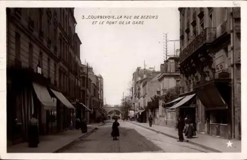 Ak Courbevoie Hauts de Seine, La rue de Bezons et le Pont de la Gare