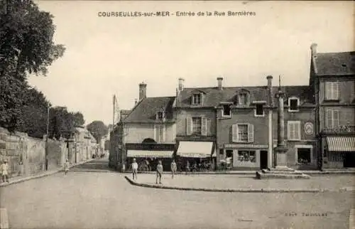 Ak Courseulles sur Mer Calvados, Entree de la Rue Bernieres