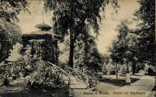 Ak Mainz in Rheinland Pfalz, Partie im Stadtpark, Pavillon, Weg, Mädchen