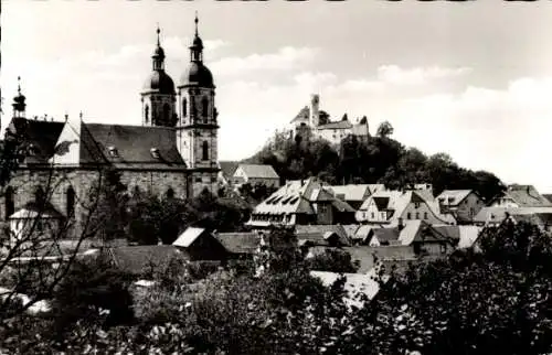 Ak Gössweinstein Gößweinstein in Oberfranken, Ansicht von  Kirchen und Burg, Schwarz-Weiß-Foto...