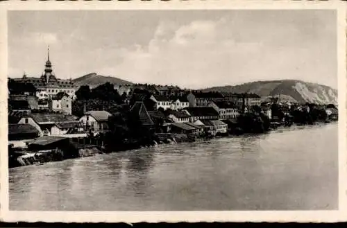 Ak Marburg an der Lahn, Stadtansicht mit Fluss, Gebäuden, Berglandschaft, historische Architektur