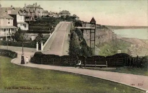 Ak Shanklin Isle of Wight England, Blick von Shanklin Green, Hügel, Meer, Häuser, Grünanlagen