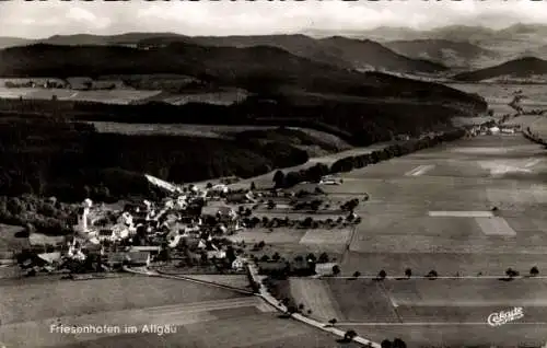 Ak Friesenhofen Leutkirch im Allgäu, Luftaufnahme von  Allgäu, wunderschöne Landschaft