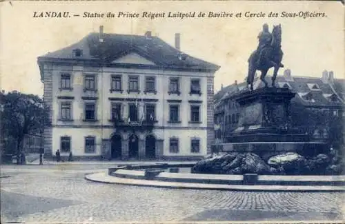 Ak Landau in der Pfalz, Statue des Prinzregenten Luitpold von Bayern und Kreis der Unteroffiziere