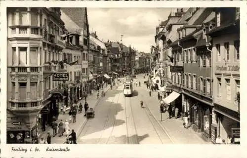 Ak Freiburg im Breisgau, Kaiserstraße, Straßenbahn, Hotel Restaurant, Geschäfte