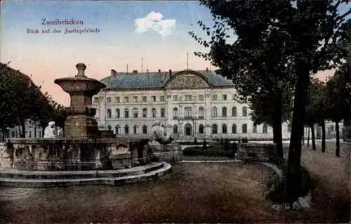 Ak Zweibrücken in der Pfalz, Blick auf das Justizgebäude, Brunnen