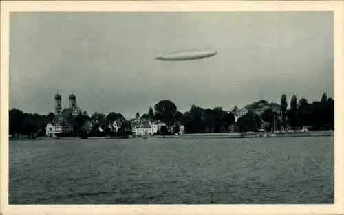 Ak Friedrichshafen Bodensee, Zeppelin Luftschiff über dem Ort, LZ 126