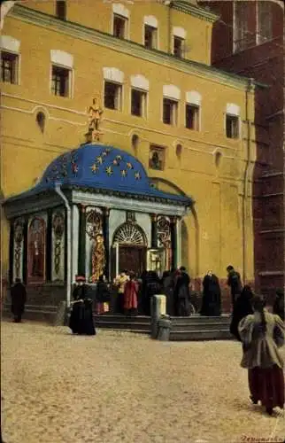 Ak Moskau Russland, Iverskaya Kapelle, historische Architektur, Menschenmenge, farbenfrohes Dach