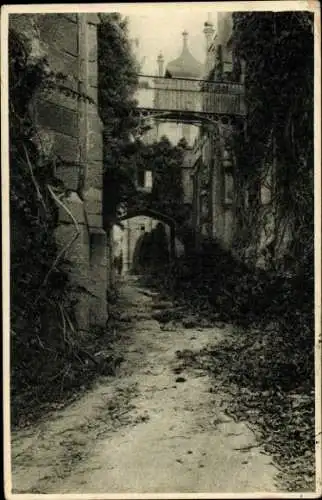 Ak Alupka Krim Ukraine, Verlassener Weg, überbrückter Durchgang, Überwucherung, alte Architektur