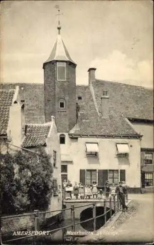 Ak Amersfoort Utrecht Niederlande, Blick auf Gebäude, Mauerhäuser, Brücke, Menschen auf der Te...