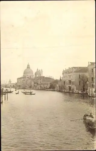 Ak Venezia Venedig Veneto,  Kanalansicht, Gondeln, historische Architektur