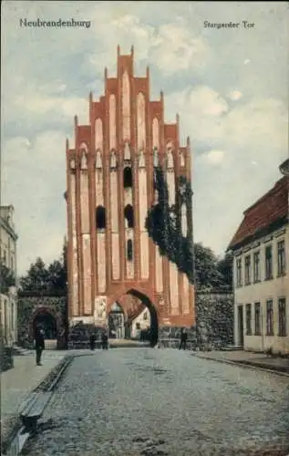 Ak Neubrandenburg in Mecklenburg, Stargarder Tor