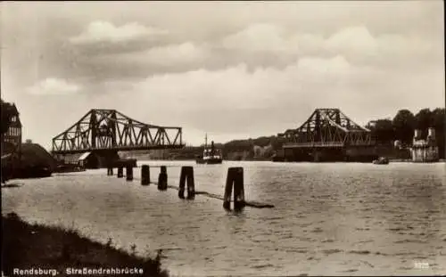 Ak Rendsburg in Schleswig Holstein, Straßendrehbrücke, Schiff